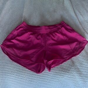 Lululemon hot high-rise lined short 4”. Size 8